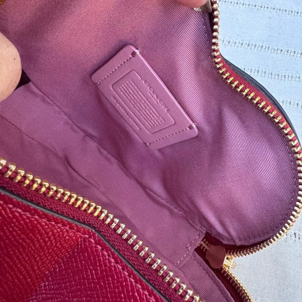 Coach RARE color block pink red HEART crossbody bag. NEW WITHOUT TAGS - Picture 16 of 16